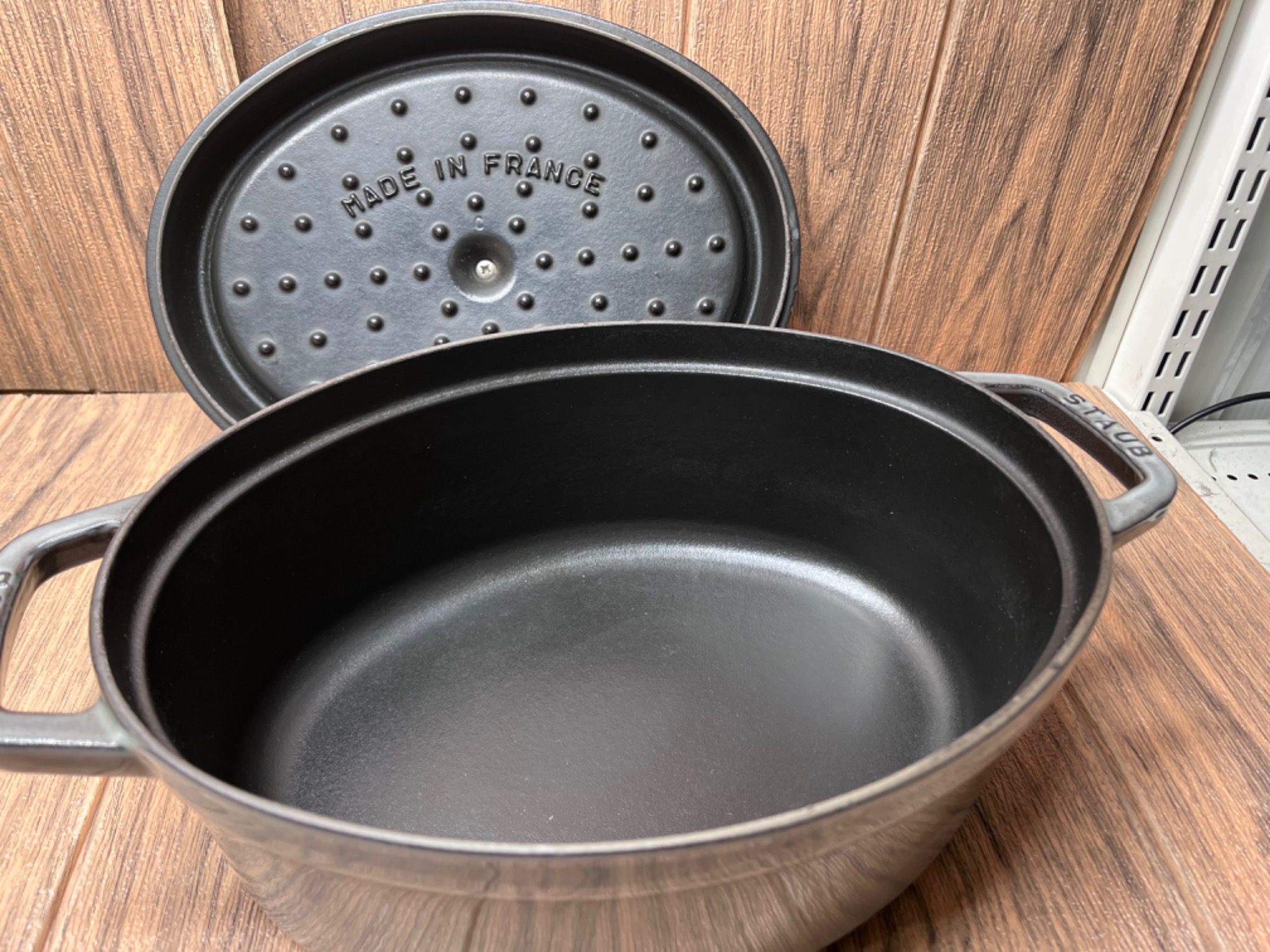 Staub(ストウブ)】ピコ・ココット オーバル 29cm買取入荷致しました