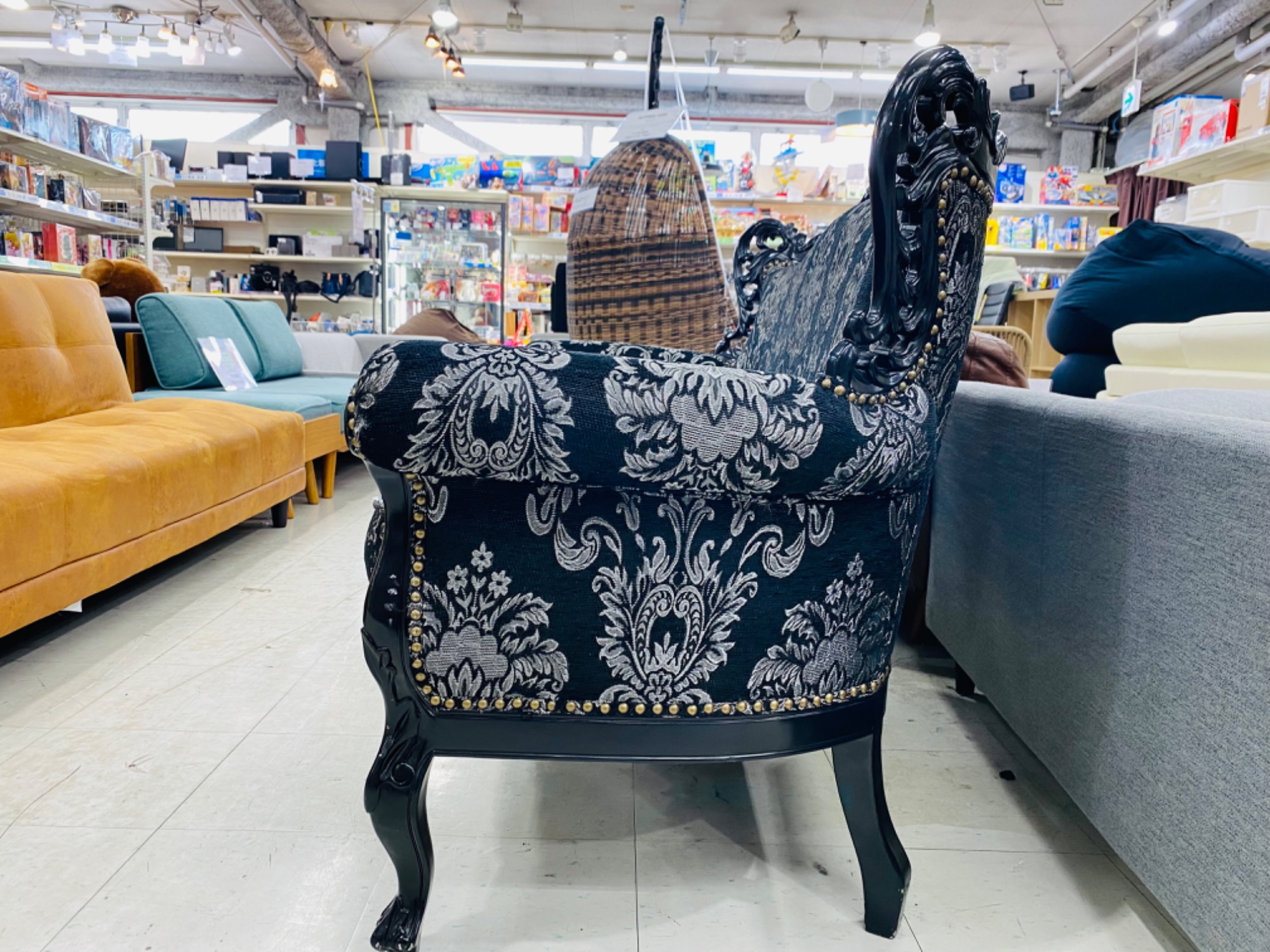 ロココ調ソファ ブラック 買取入荷致しました！！｜2024年01月07日