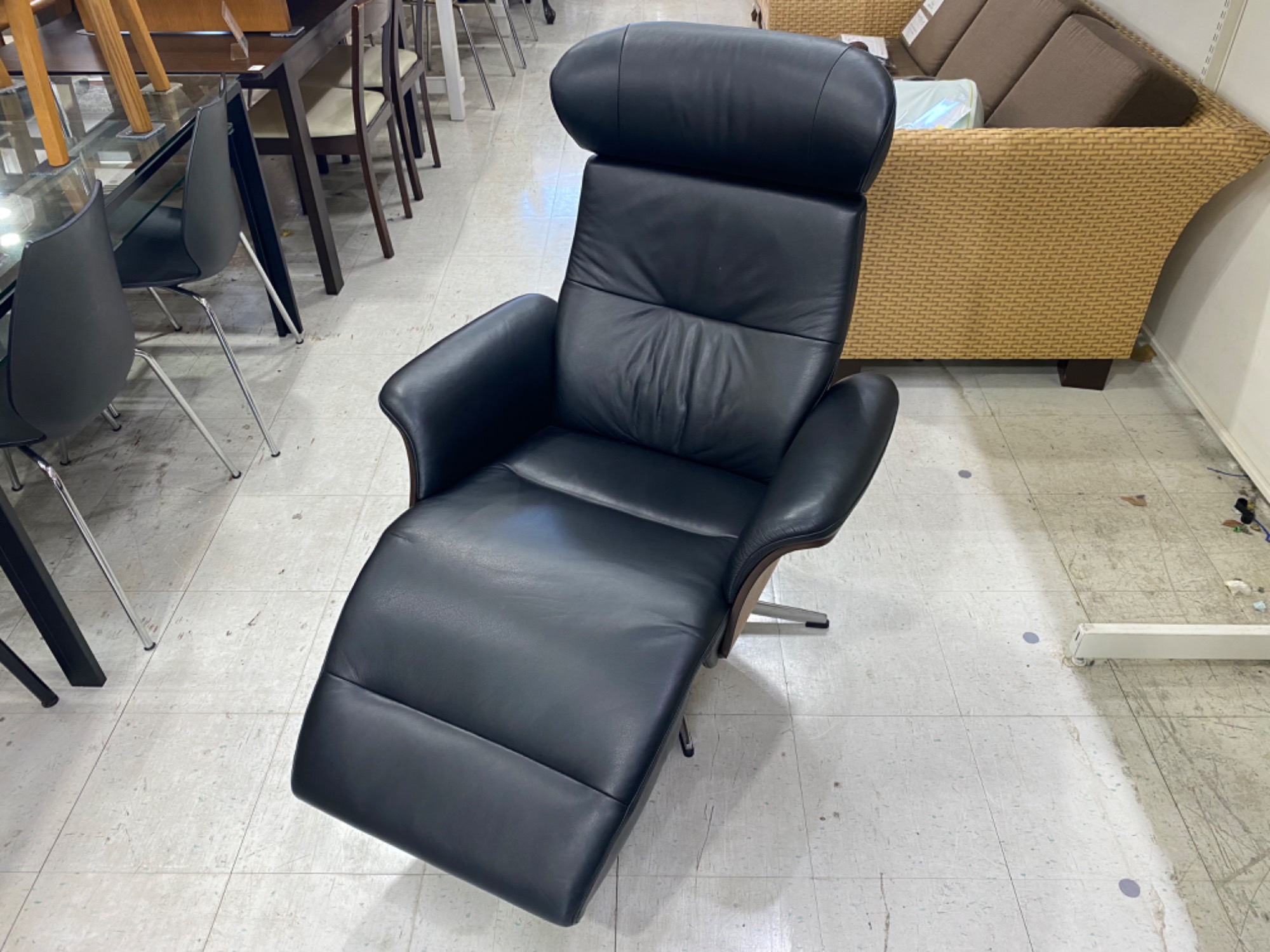 Conform(コンフォーム) ラウンジチェアー Timeout inbuildが買取入荷 Conform(コンフォーム) ラウンジチェアー Timeout inbuildが買取入荷