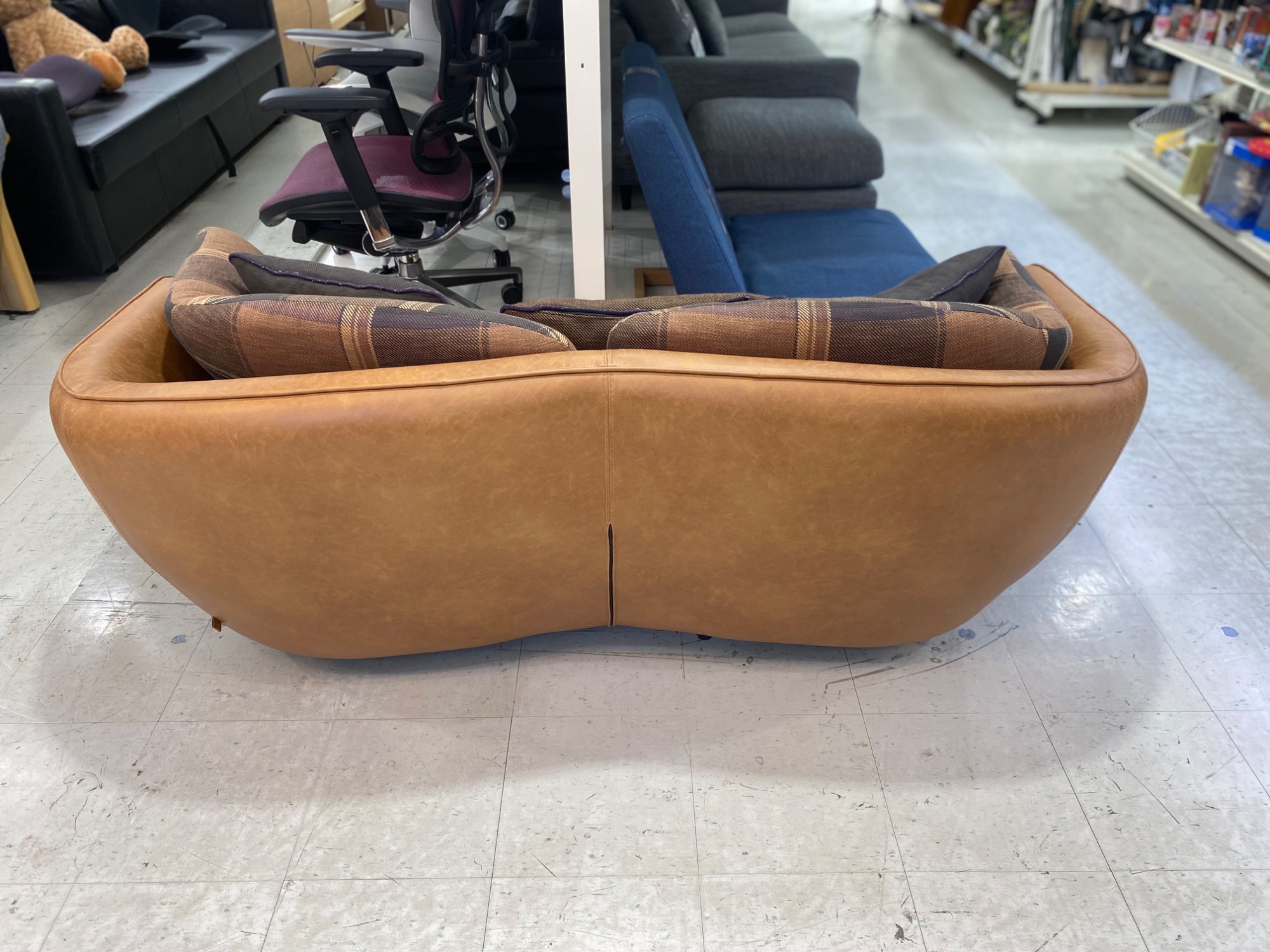 Crash Gate(クラッシュゲート) 3人掛けソファー OPIUM SOFA入荷
