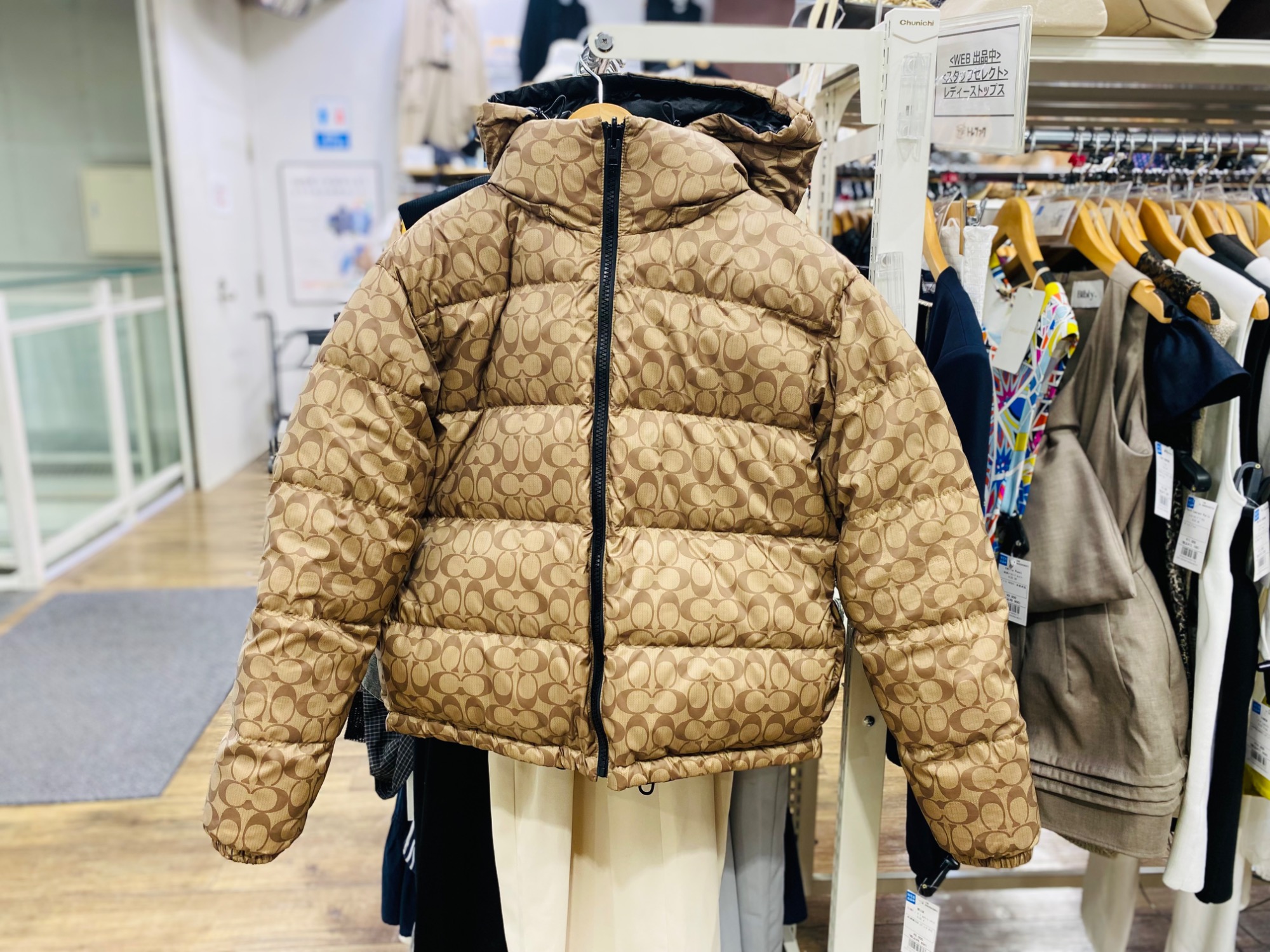 COACH(コーチ)の ダウンジャケット店頭販売中です。｜2025年07月