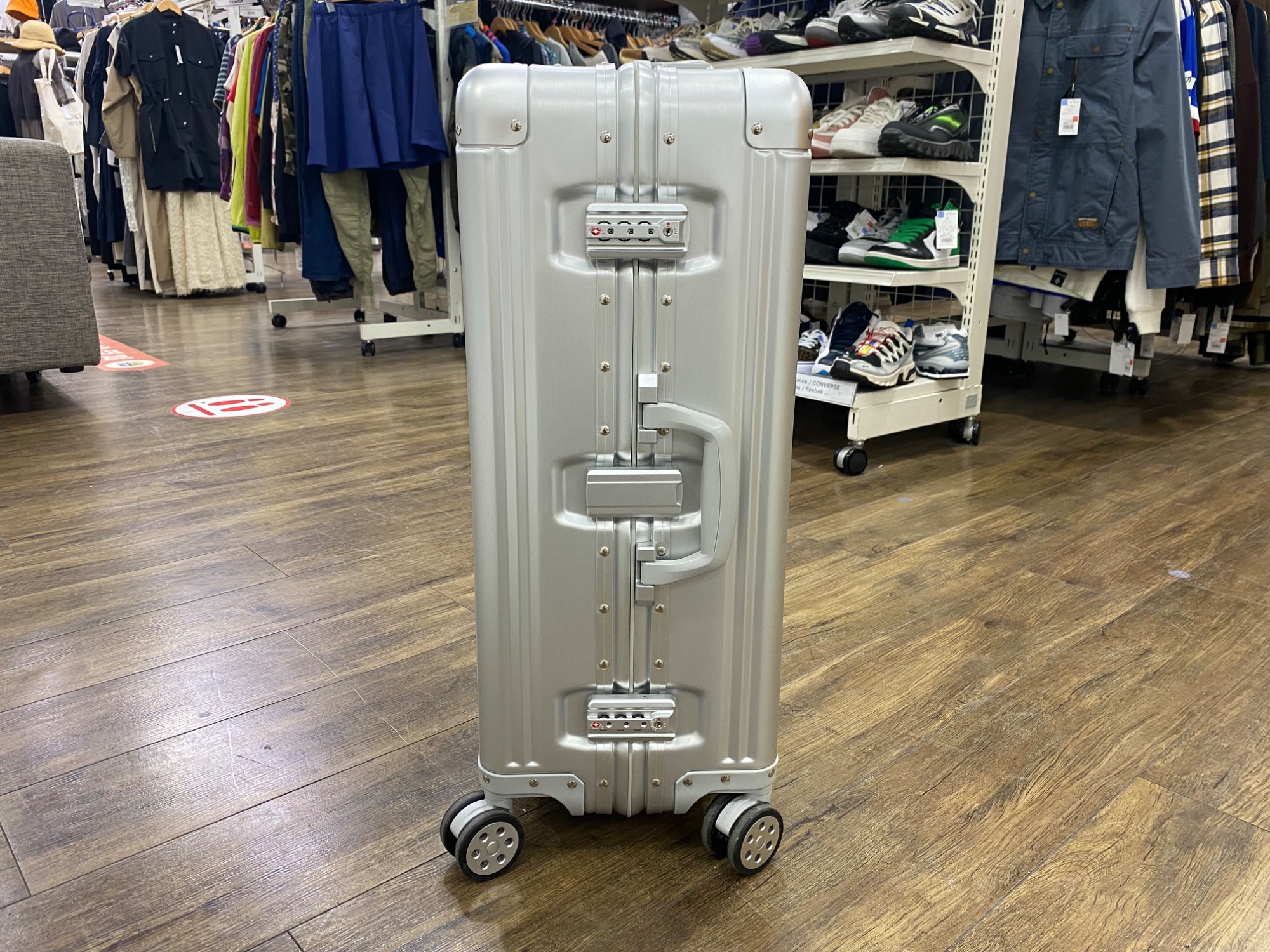 Mercedez Benz(メルセデス ベンツ) オリジナルアルミスーツケース 未