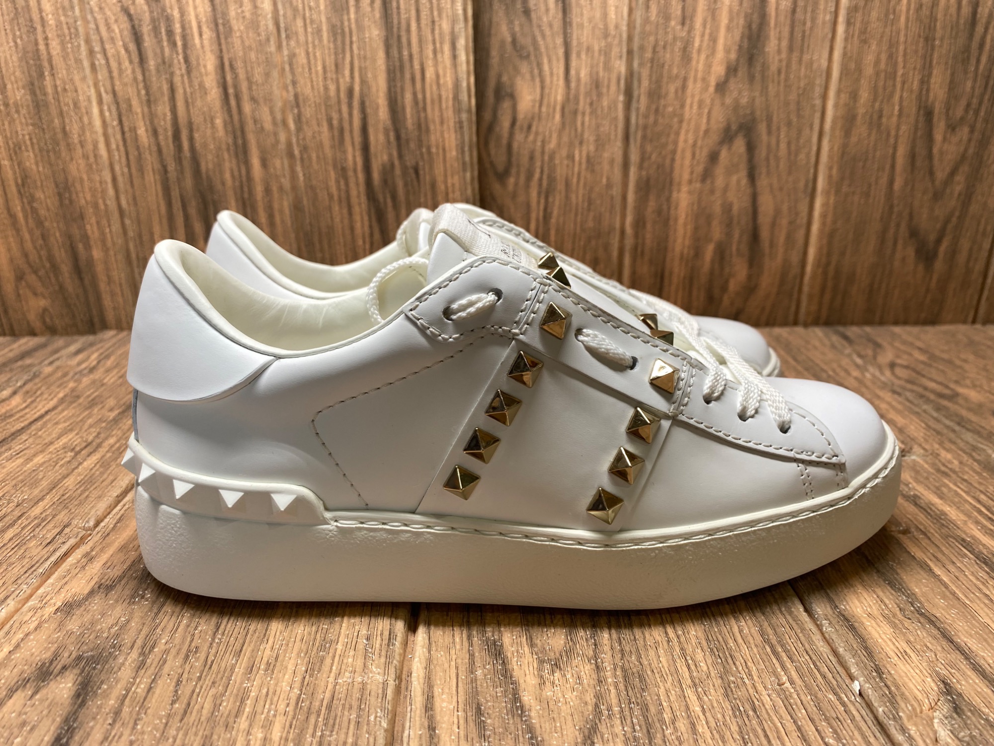 新品VALENTINO GARAVANIバレンティノ　スニーカーVLTN42 未使用級】VALENTINO GARAVANI ヴァレンティノガラヴァーニ