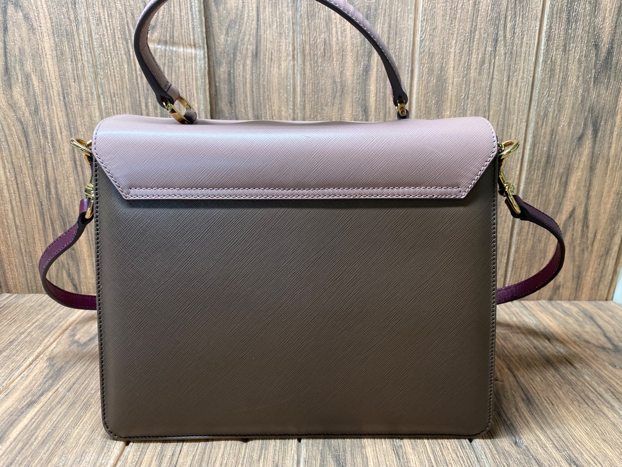 salvatore ferragamo 2way バッグ 総柄 ガンチーニ Salvatore Ferragamo(フェラガモ) 2WAYバッグ ガンチーニが買取