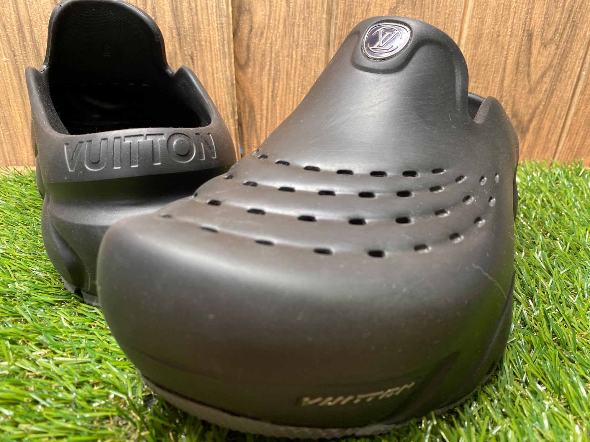 買取強化中]LOUIS VUITTON(ルイ ヴィトン) LVシャークラインサンダル