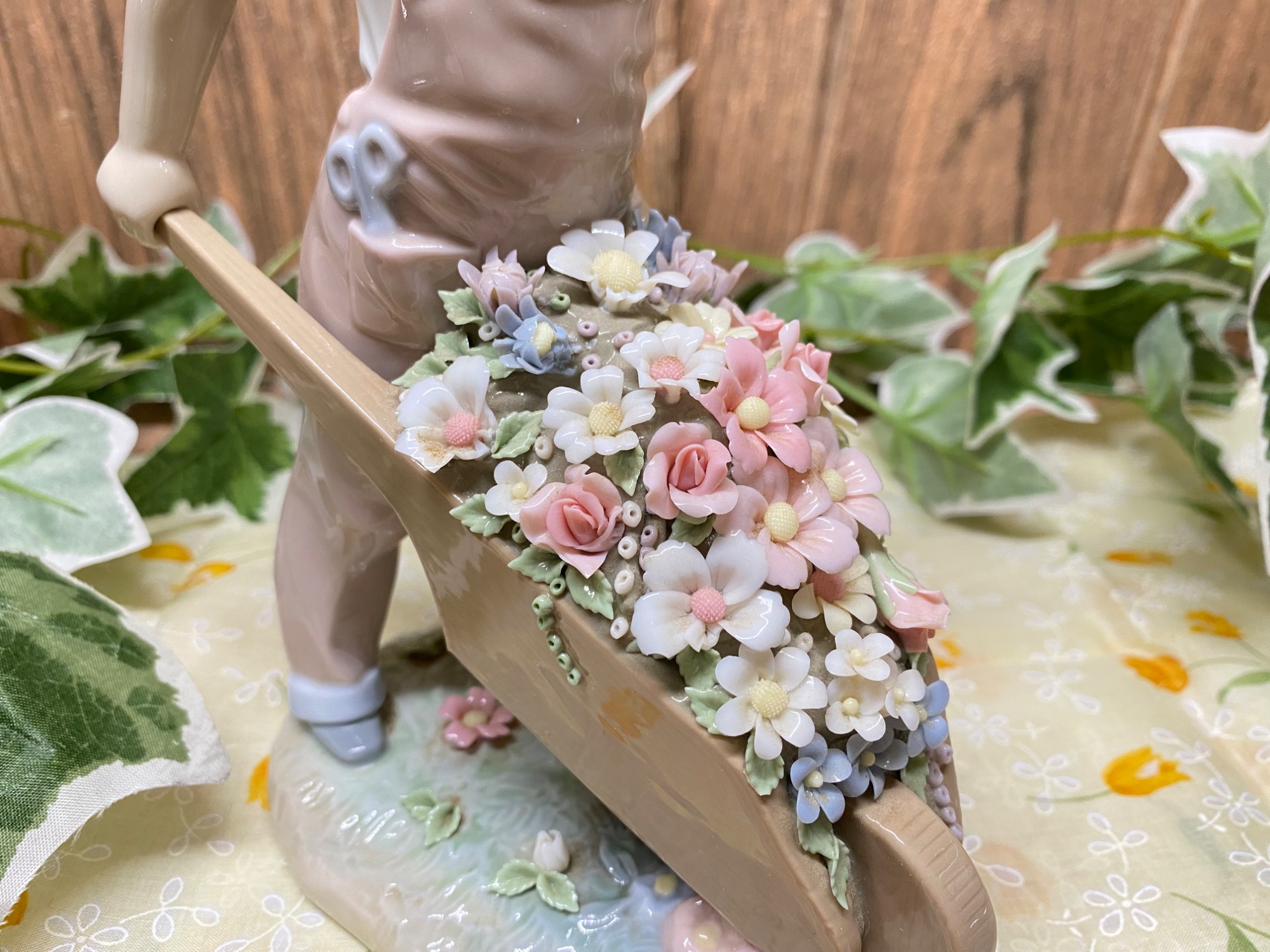 インテリア買取強化！】LLADRO フィギュリン「花車」が入荷いたしまし