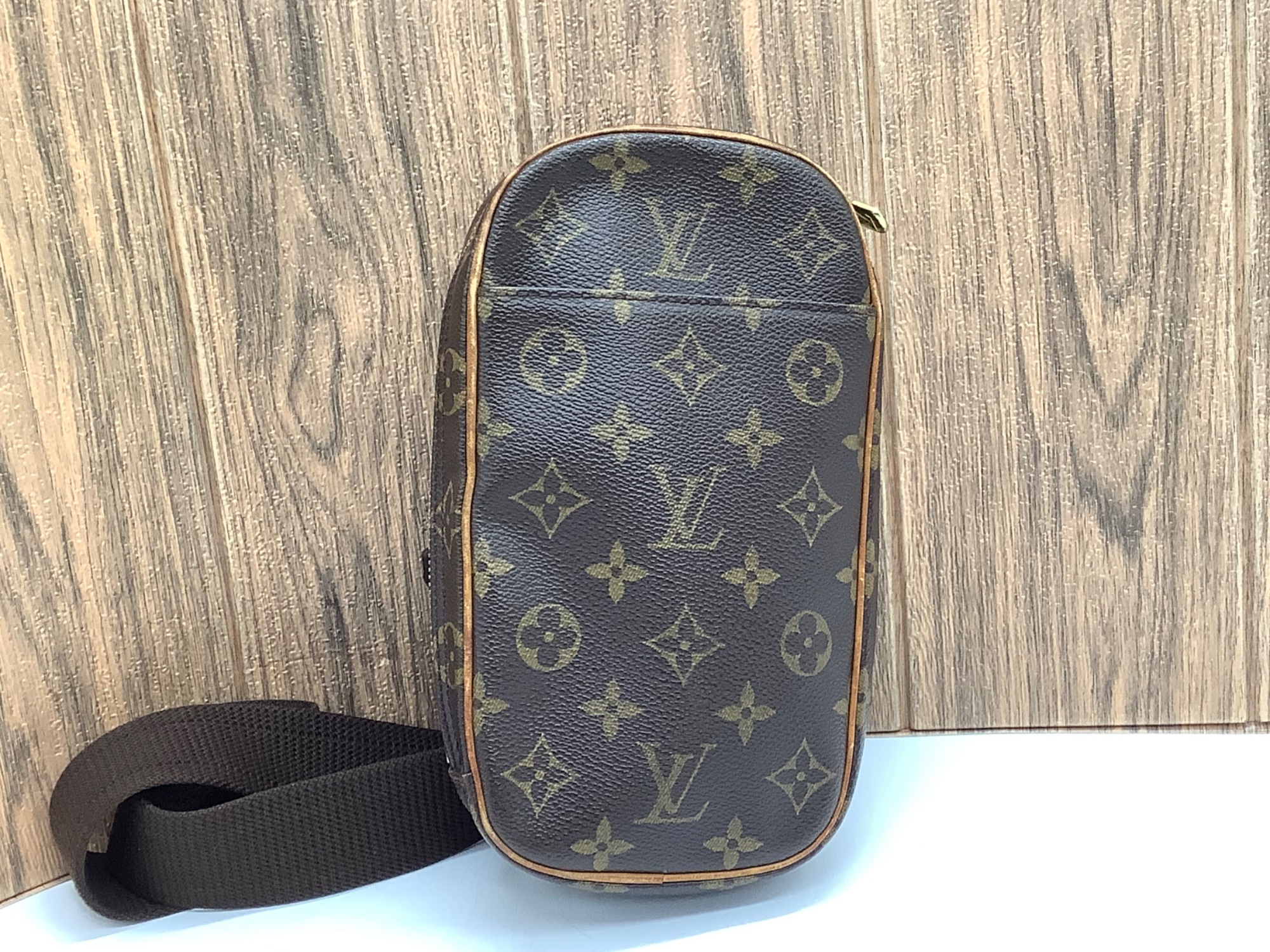 Louis Vuitton / ルイヴィトン】モノグラム ポシェットガンジュ｜両手