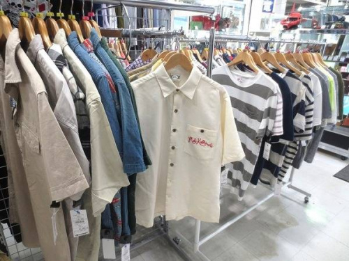 シャツのアロハシャツ