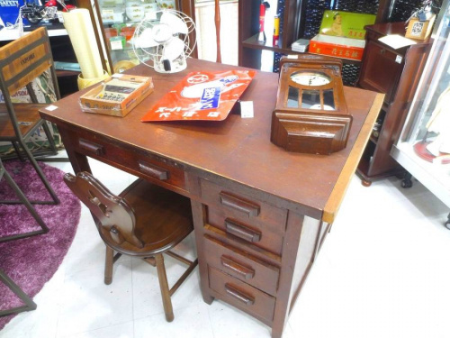 家具・インテリアのテーブル