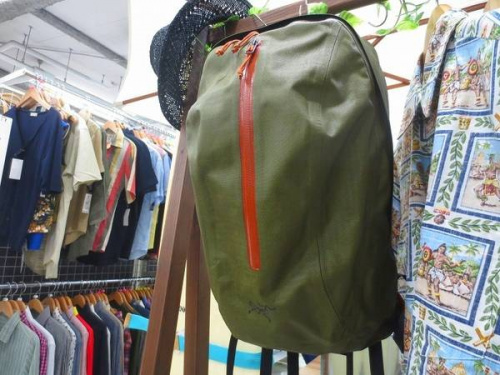 アウトドアのデイパック