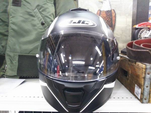 フルフェイスのヘルメット