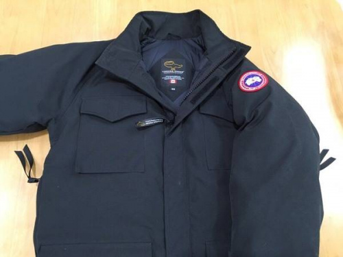 カナダグース (CANADA GOOSE)の横浜