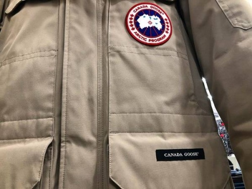 コートのカナダグース (CANADA GOOSE)