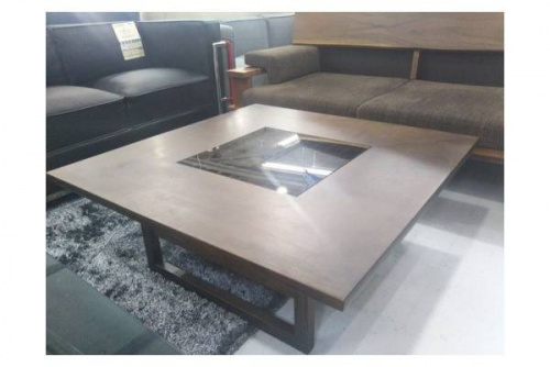 家具のテーブル