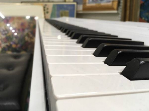 楽器の電子ピアノ