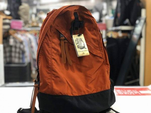 アウトドア用品のアウトドアウェア