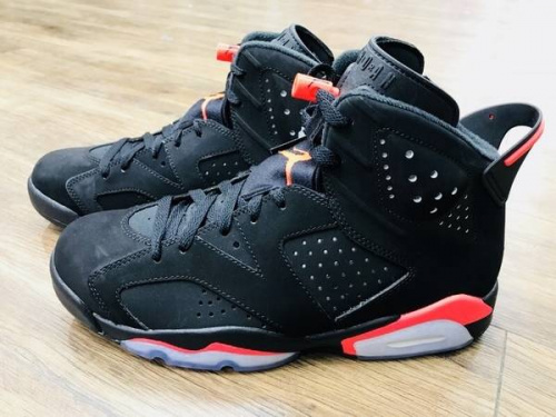 JORDANのスニーカー