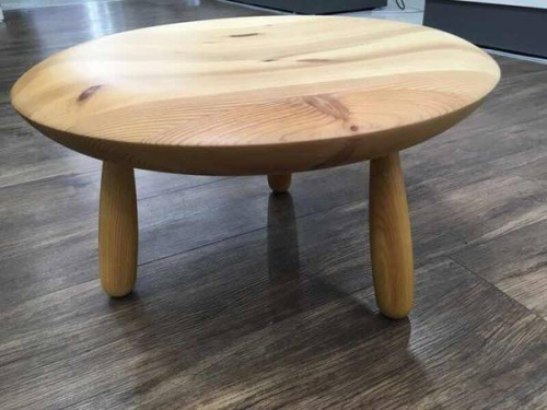 家具のテーブル