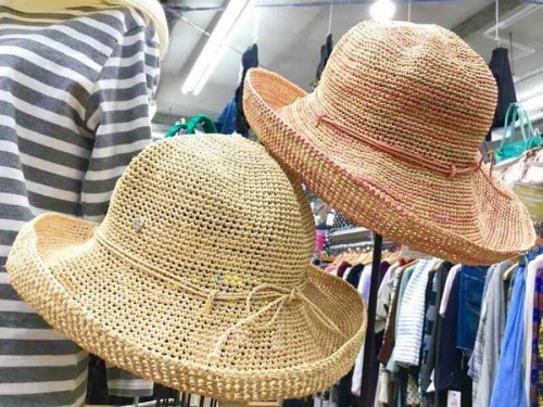 レディースファッションの帽子