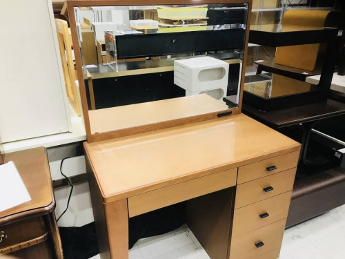 ドレッサーのカリガリス