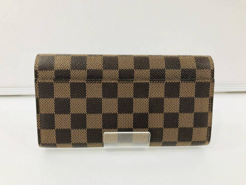 財布の2つ折り長財布
