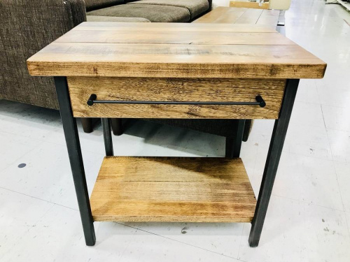 家具のテーブル