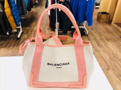 BALENCIAGAのバレンシアガ