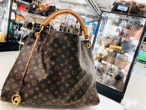 ブランド・ラグジュアリーのLOUIS VUITTON