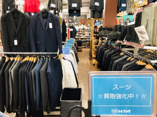 メンズファッションのスーツ