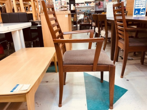 ダイニングセットの秋田木工