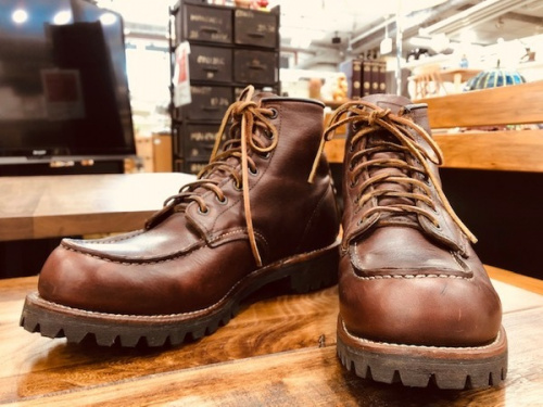 メンズファッションのブーツ　モックトゥブーツ