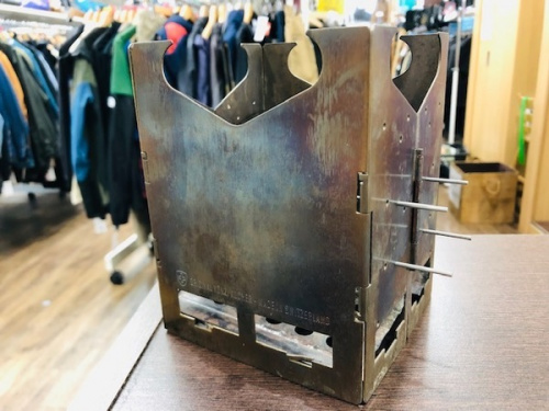 アウトドア用品のキャンプ用品　クッキングストーブ　折り畳みストーブ