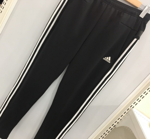 トレーニング用品のアディダス
