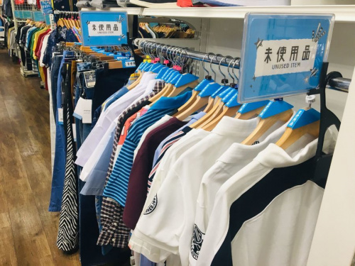 洋服のスニーカー