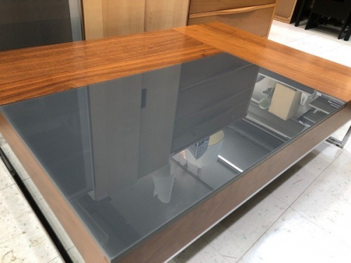 家具のテーブル
