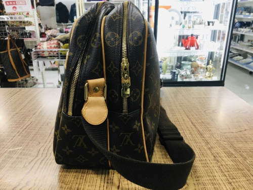 バッグのLOUIS VUITTON