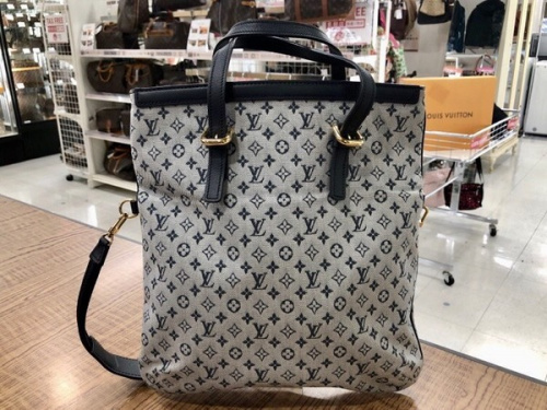バッグのLOUIS VUITTON