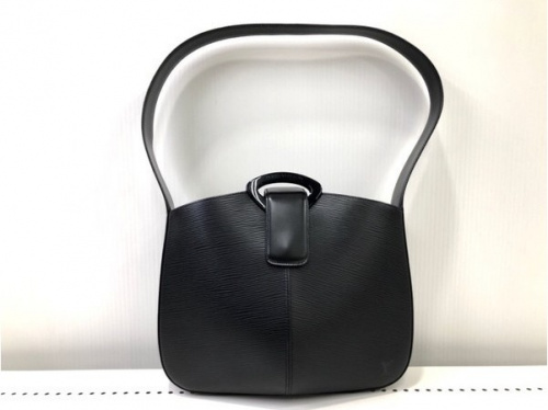 バッグのLOUIS VUITTON