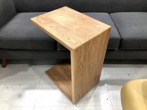 家具のサイドテーブル