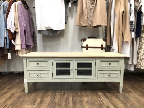 テレビボードのカントリー調 シャビー