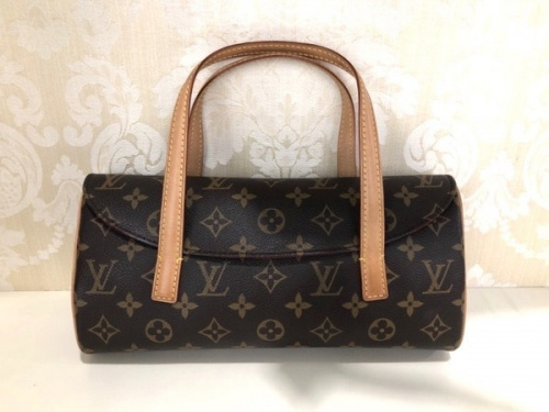 バッグのLOUIS VUITTON