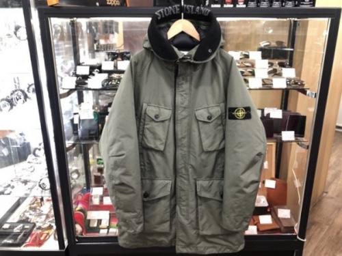 ダウンジャケットのSTONE ISLAND ストーンアイランド