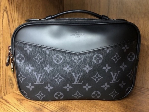 バッグのLOUIS VUITTON