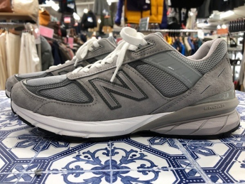 スニーカーのNEW BALANCE