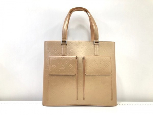 バッグのLOUIS VUITTON