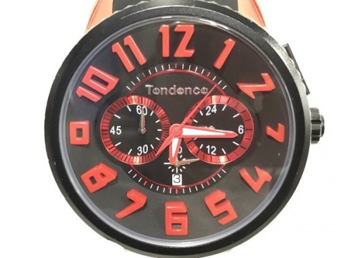 スニーカーのDIADORA