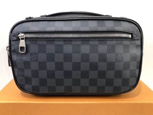 バッグのLOUIS VUITTON