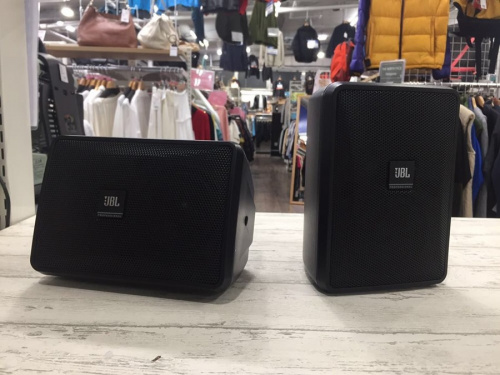 オーディオ機器のスピーカー