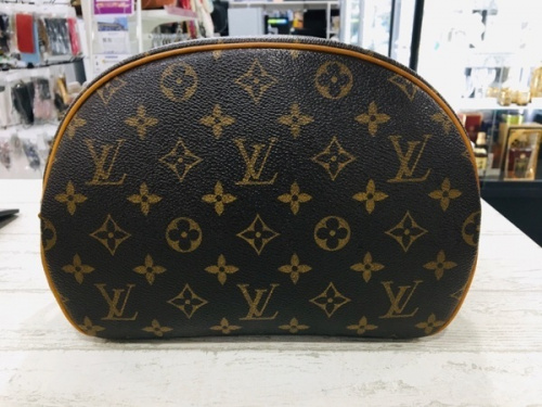 バッグのLOUIS VUITTON