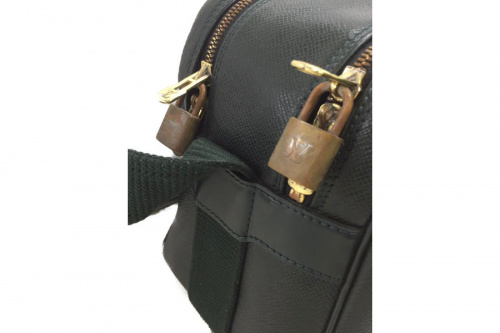 バッグのショルダーバッグ